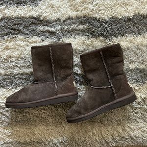 Kids used brown uggs